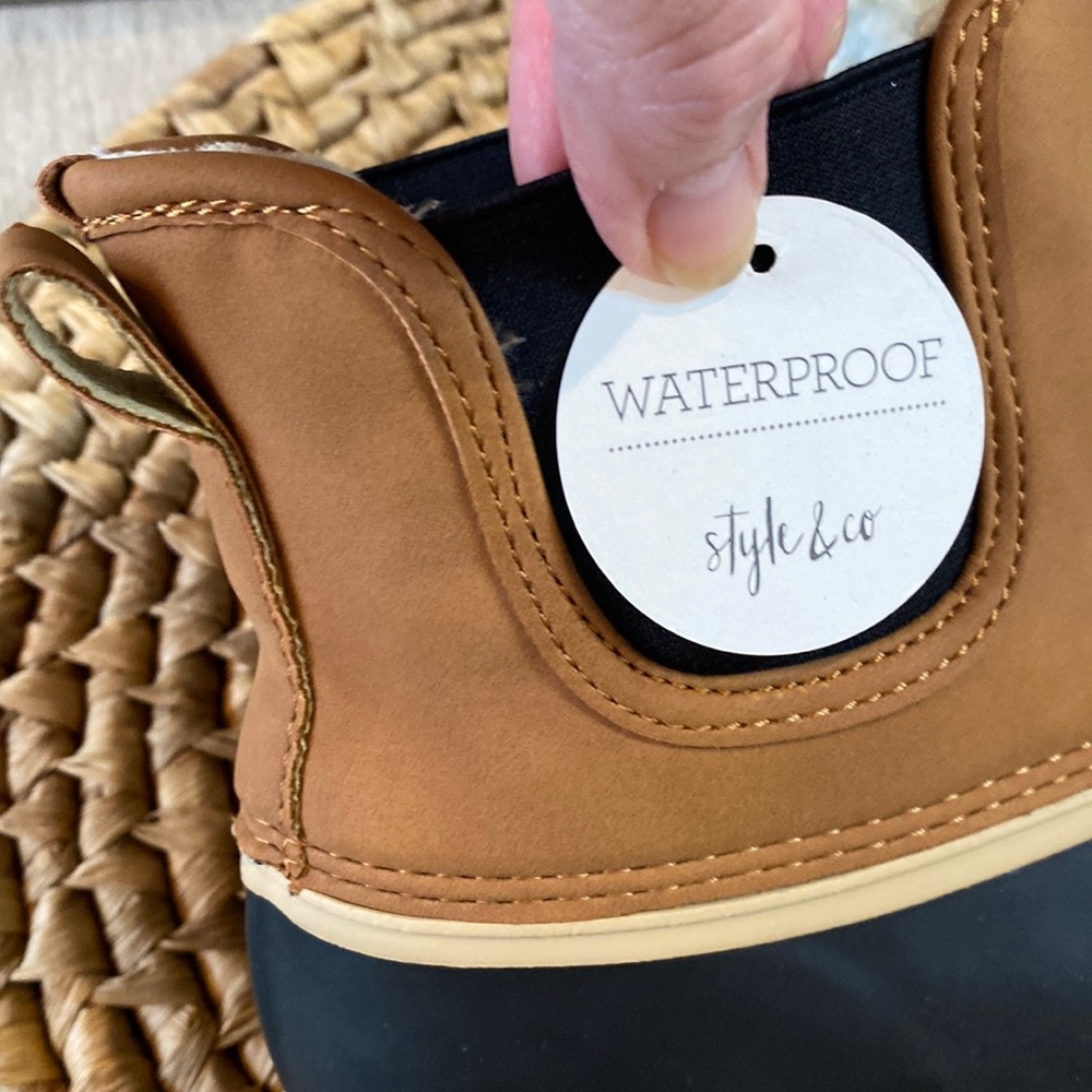 STYLE & CO NWT Womens Pull Tab Waterproof Tan & Black Duck Boots - Size 5 - Picture 8 of 15